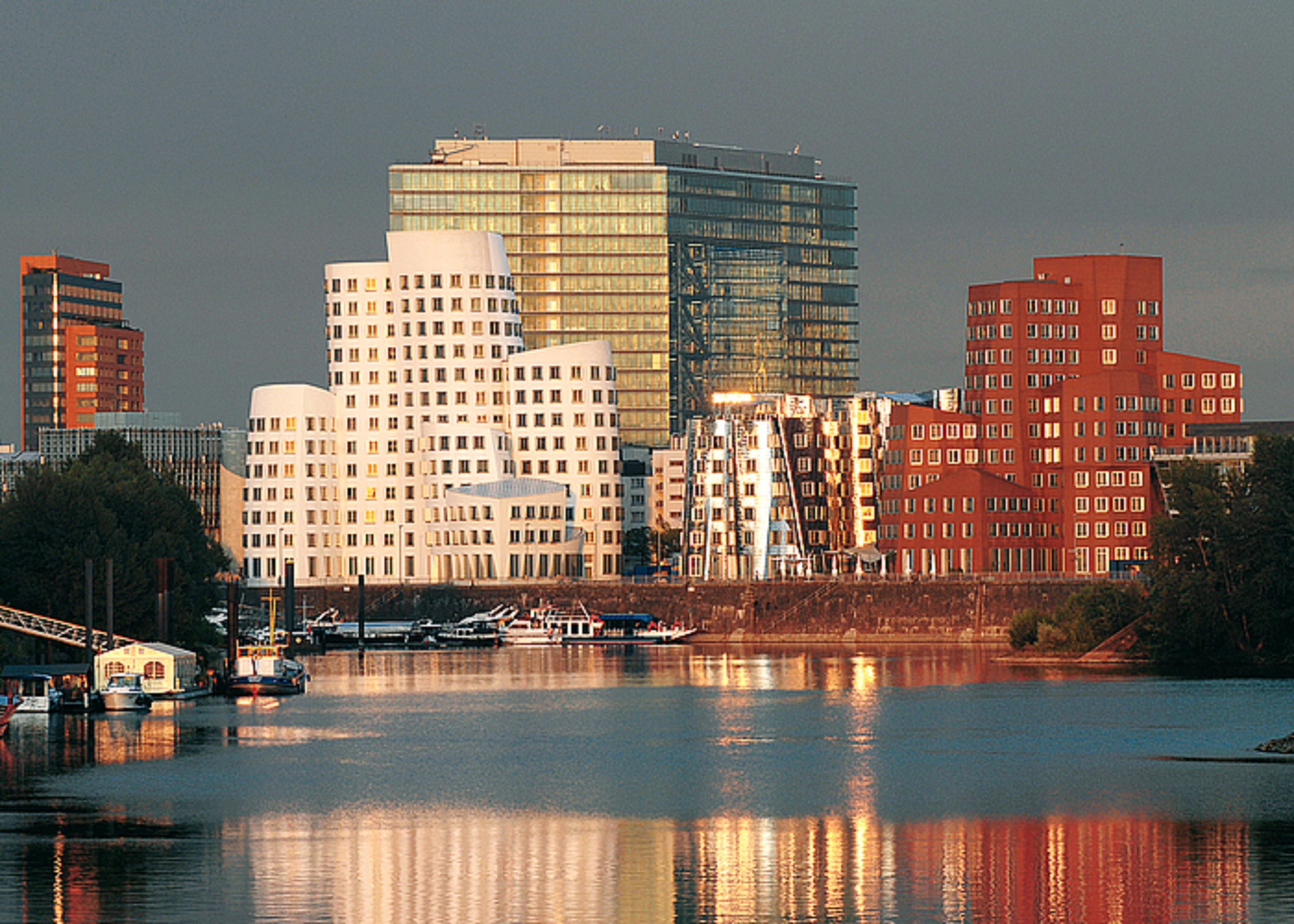 Holiday Inn Duesseldorf Hafen, An Ihg Hotel Exteriör bild